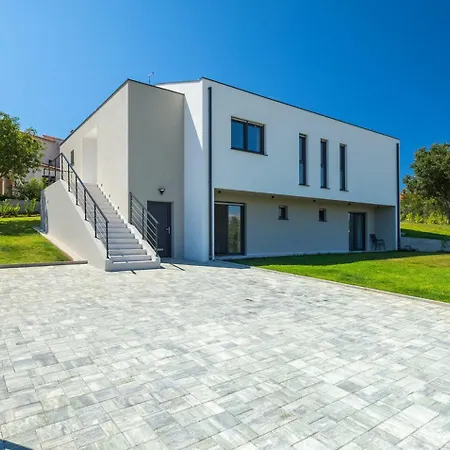 Villa Lia For 6 People Near Pula With Children Playground And Private Pool