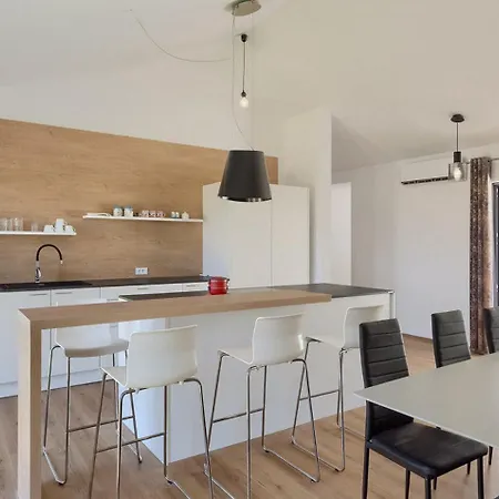 Βίλα Lia For 6 People Near Pula With Children Playground And Private Pool