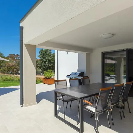 Βίλα Lia For 6 People Near Pula With Children Playground And Private Pool *