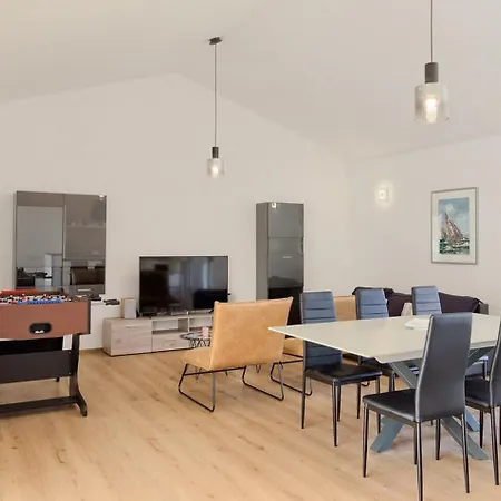 Lia For 6 People Near Pula With Children Playground And Private Pool Βίλα Vintijan