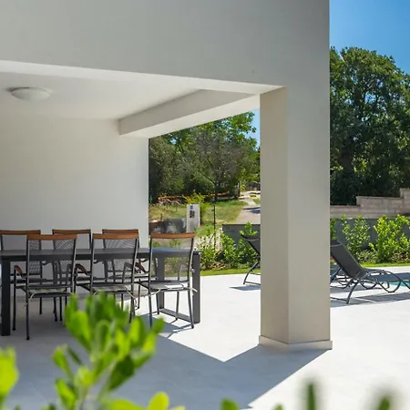 Βίλα Lia For 6 People Near Pula With Children Playground And Private Pool Vintijan
